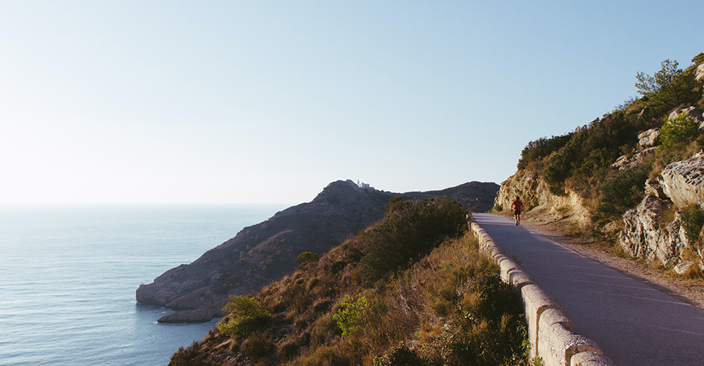Camino al Faro del Albir.